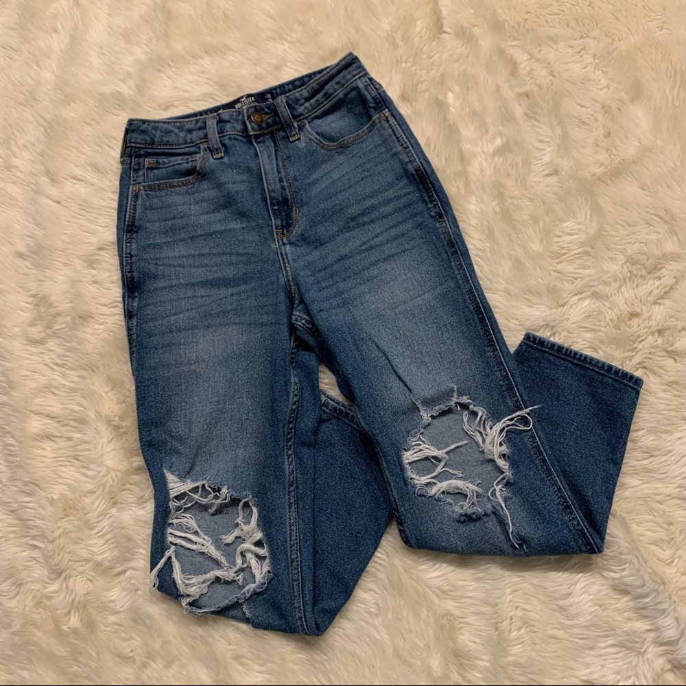Hollister Distress Ultra High Rise Mom Jean Size 26
